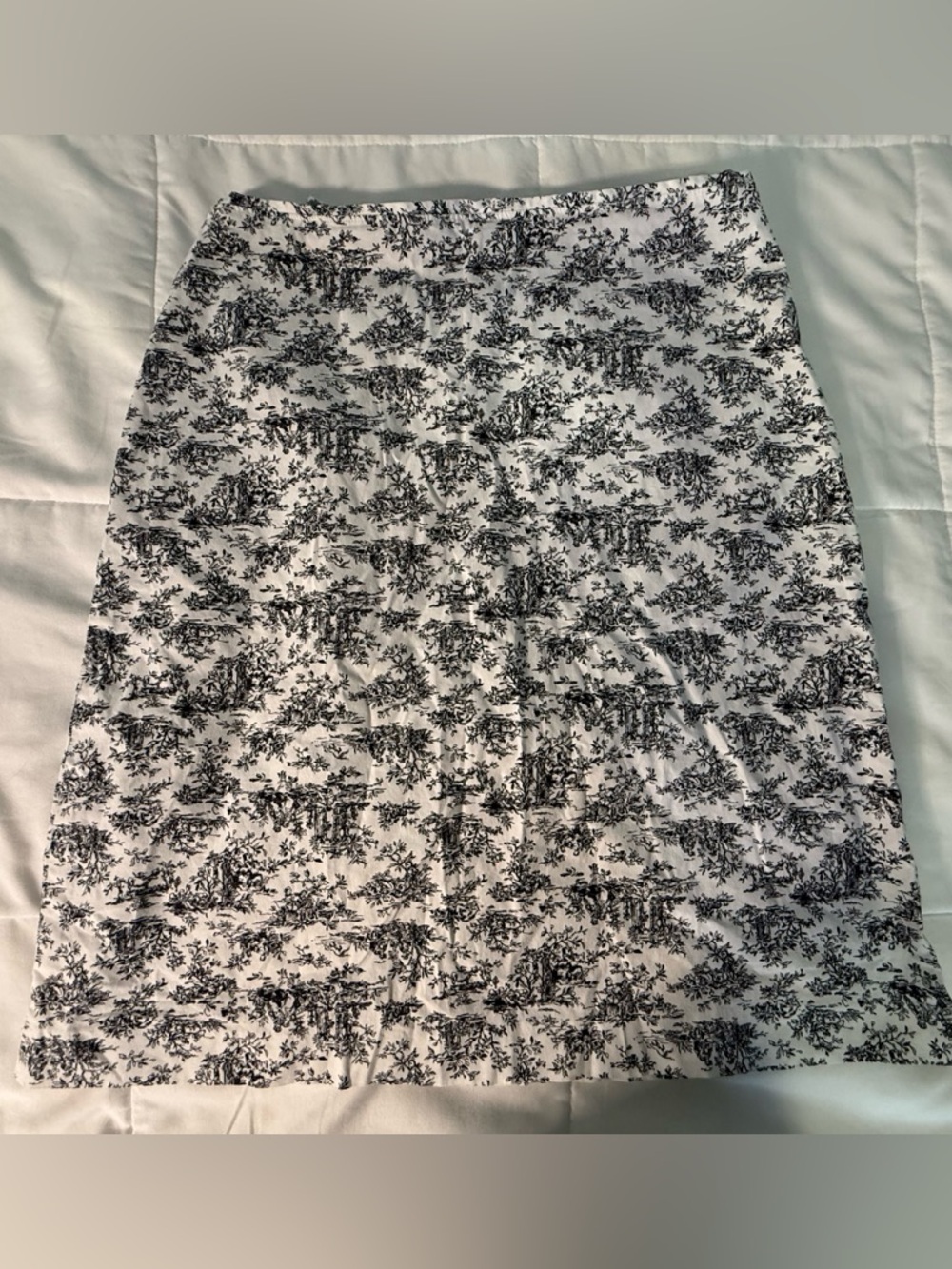 Gap French Toile White & Black Cotton knee length skirt